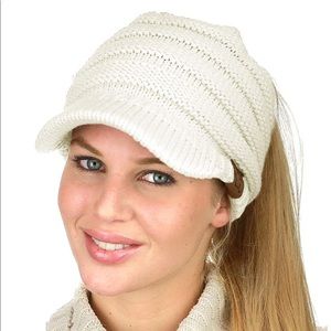 NWOT CC Hat w/ponytail opening-Ivory